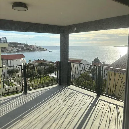 Apartment Luxurious Na Moru Retreat With Private Pool Access Sevid